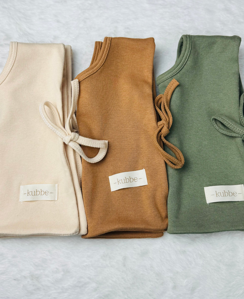 Kubbe Pamuklu Mama ve Salya Önlüğü | Modern Tasarım, Yüksek Emicilik ve Kolay Giydirme Sistemi