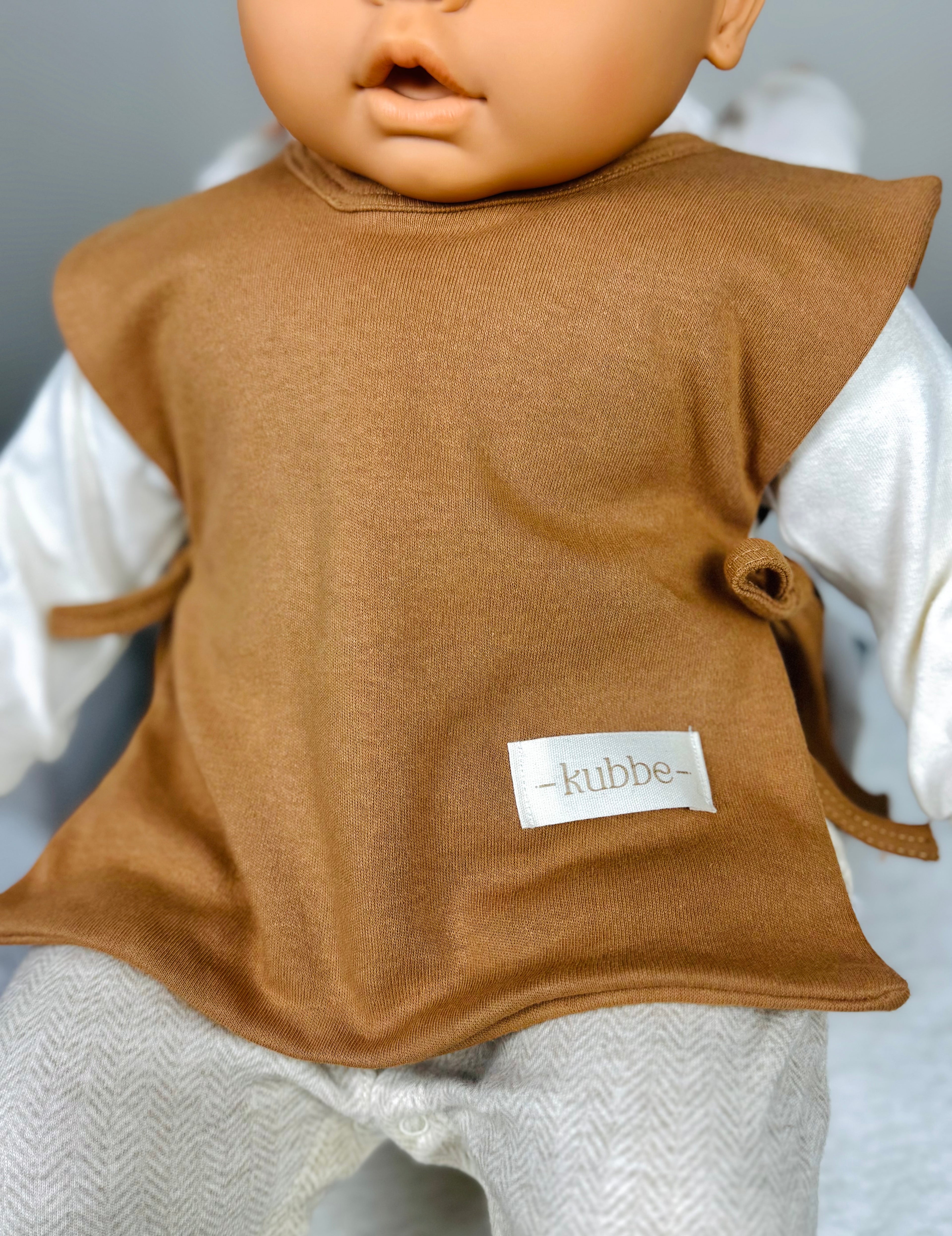 Kubbe Pamuklu Mama ve Salya Önlüğü | Modern Tasarım, Yüksek Emicilik ve Kolay Giydirme Sistemi