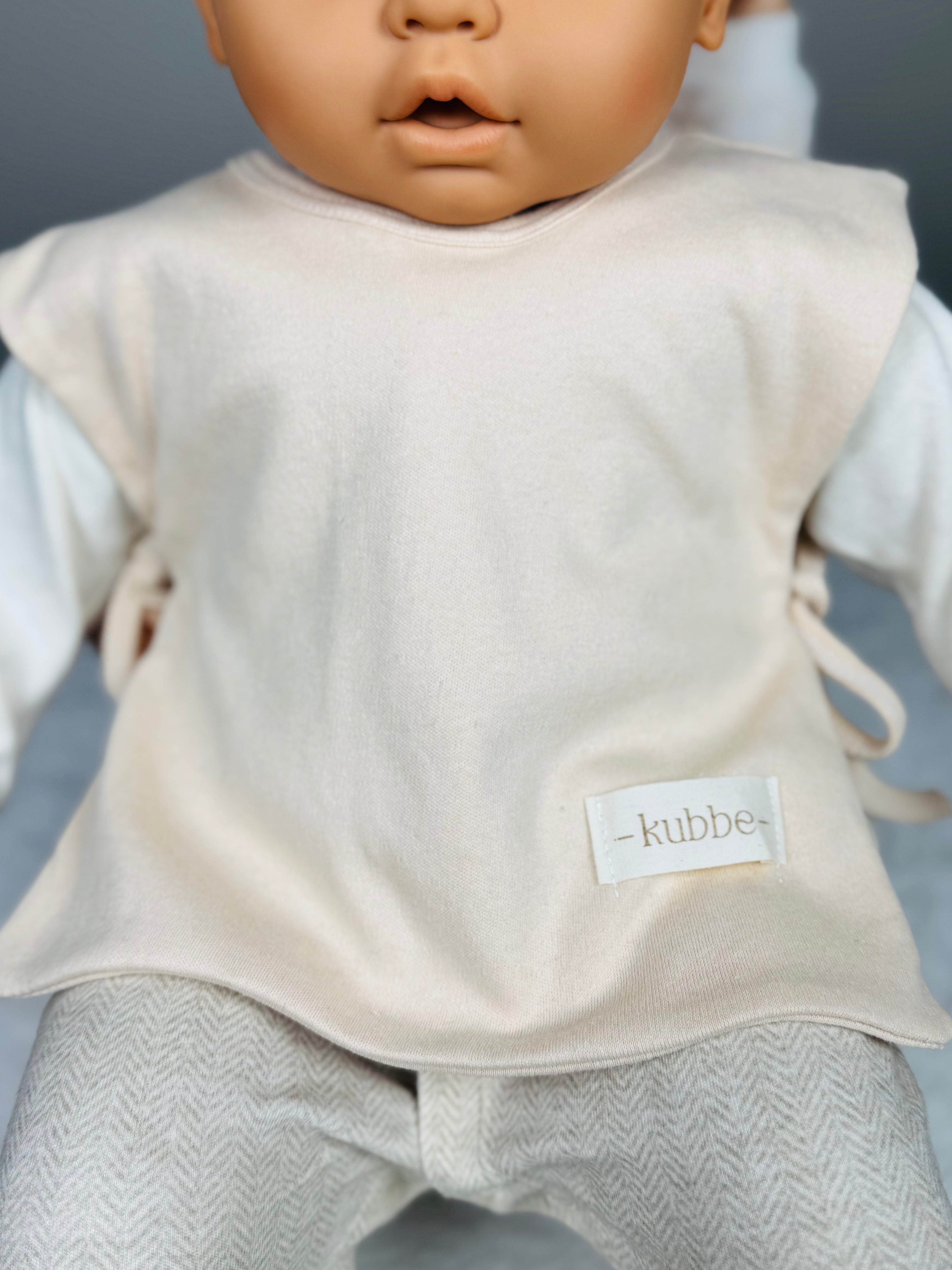 Kubbe Pamuklu Mama ve Salya Önlüğü | Modern Tasarım, Yüksek Emicilik ve Kolay Giydirme Sistemi