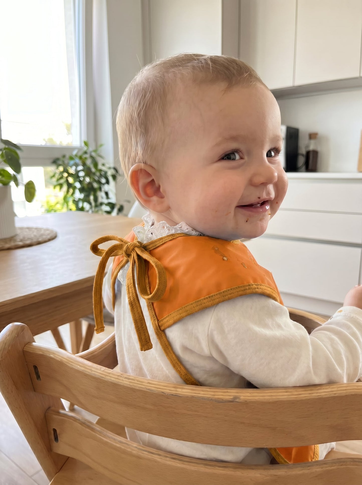 Kubbe Su Geçirmez Bebek Mama Önlüğü - Turuncu detay
